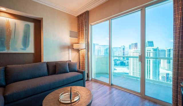 No Resort Fee Strip View Balcony+Free Valet+ Pool in Las Vegas