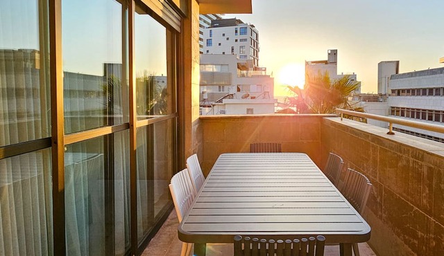 MAMAD Upscale Family Home with Balcony, Parking next to Beach by FeelHome in Tel Aviv - Jaffa