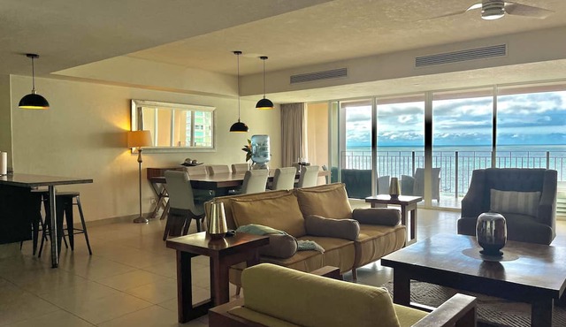 ✪Stylish Beachfront Condo ✪Trendy location ✪Private jacuzzi @balcony in Puerto Vallarta