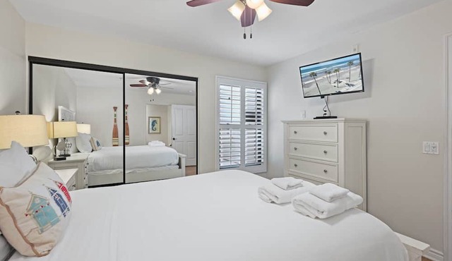 Pacific Blue Three| Walk to the Beach | 3 BR Home in San Diego