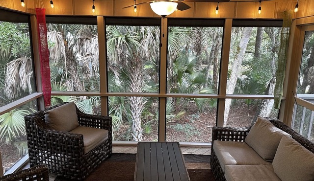 3 Br New Renovation! Resort Privileges (pool, etc), very close to Ocean in Kiawah Island