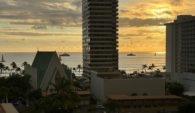 Waikiki Banyan OCEAN VIEW REMODELED - "Ohana Suite" , free parking, lots of amenities! in Honolulu