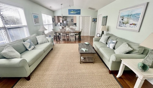 Sandy Feet Retreat-1/2 Block to Beach, Pet Friendly, Wi-Fi & Optional GC Rental in Surfside Beach