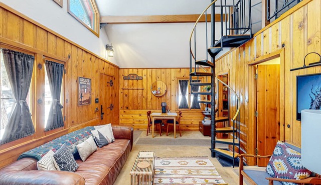 Dog-friendly quaint cabin with two-story deck, fireplace, W/D, & yoga studio in Idyllwild-Pine Cove