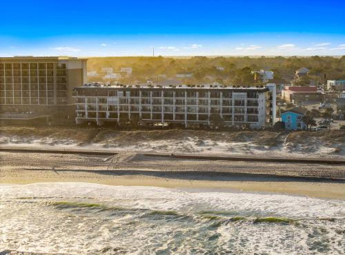 Boardwalk Breeze Oceanfront Pool Villa in Carolina Beach