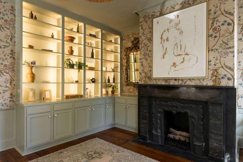 The Nicholas Veranda King Suite - Walk to King in Charleston