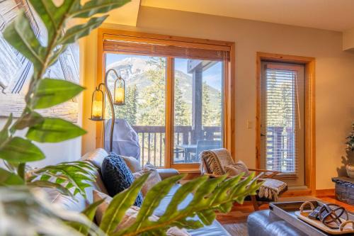 Stunning 2bd hot tub walking distance to downtown in Canmore