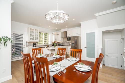 Comfortable and Modern Rowhouse Perfect for BC Escapade, air conditioned in Langley