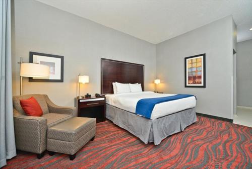 Holiday Inn Express & Suites Utica, NY in Utica